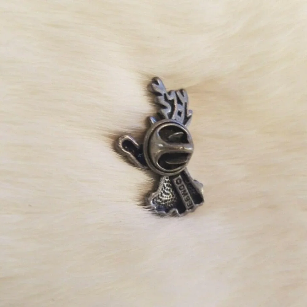 Vintage DM99 Reindeer Head Pin Pewter Brooch Christmas Rudolph Wreath 2685